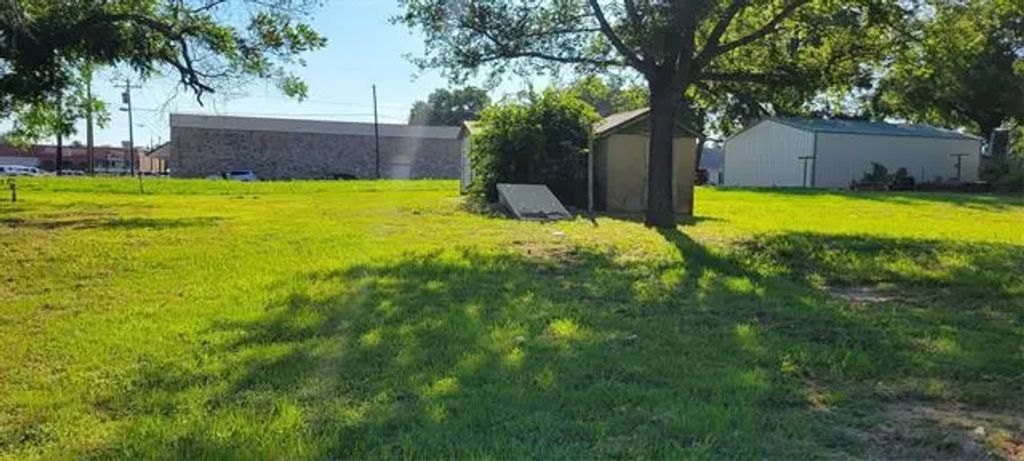 209 E 1st Street, Springtown