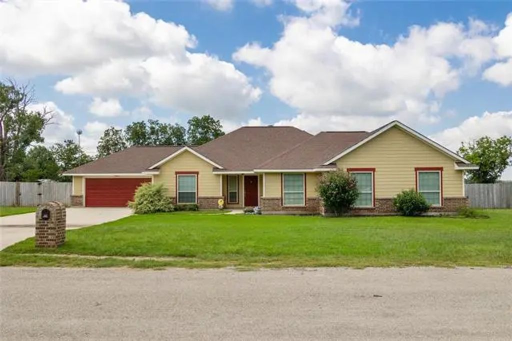 1005 Terrace Drive, Bangs