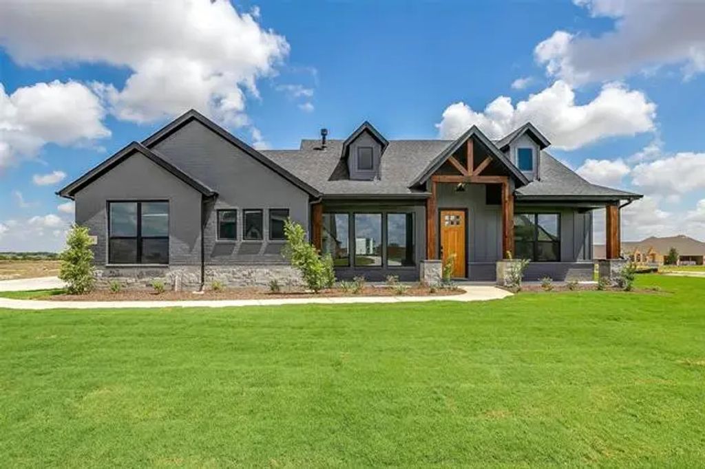 291 Maci Drive, Waxahachie