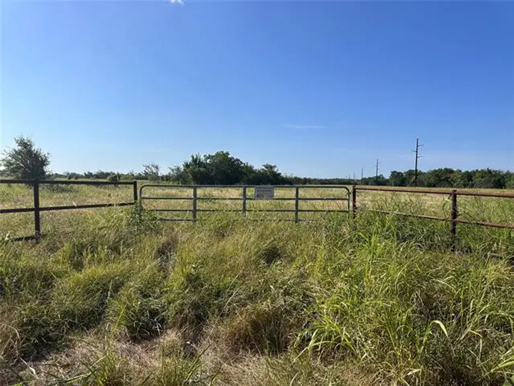 482 County Road 2655, Walnut Springs