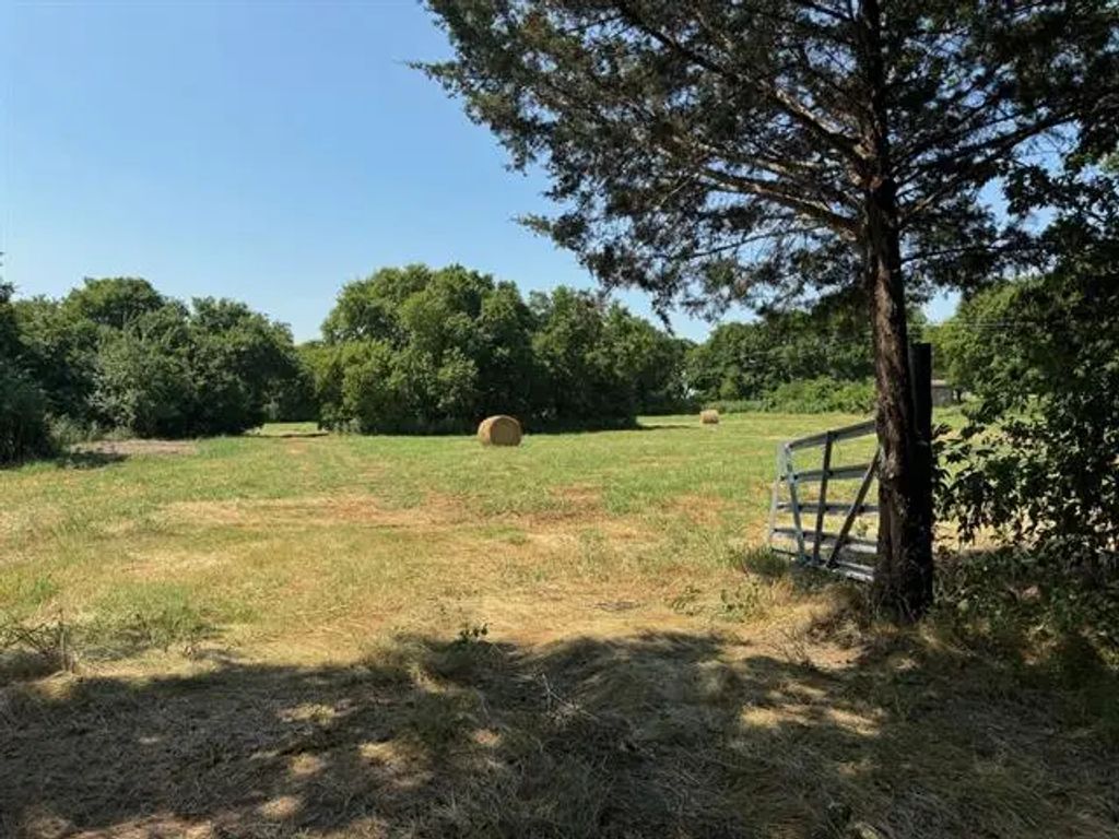 1816 Cr 661 Fm-2194, Farmersville