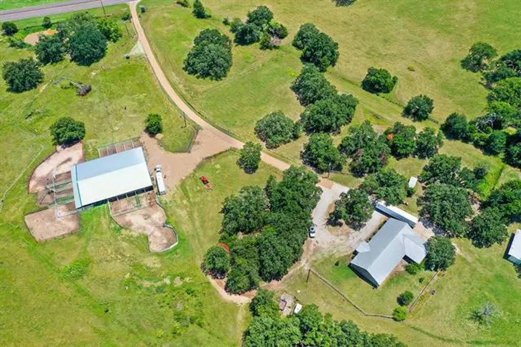 706 Us Hwy 84 W, Teague