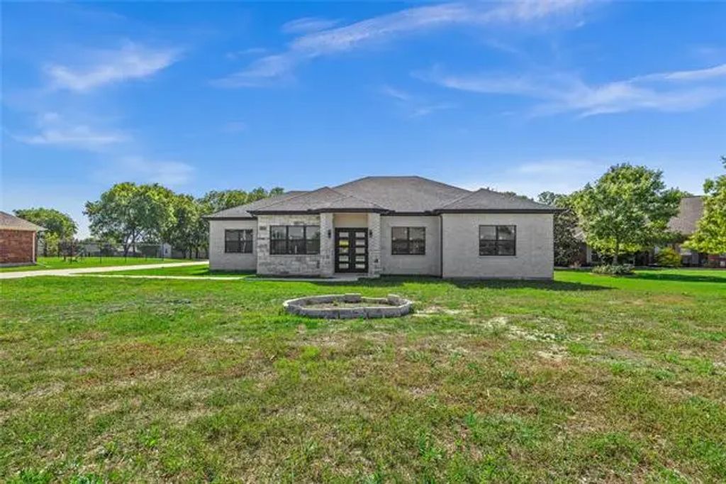 1057 Meadow Hill Drive, Lavon