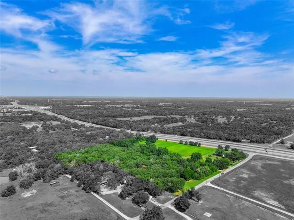 130 County Road 3106, Campbell