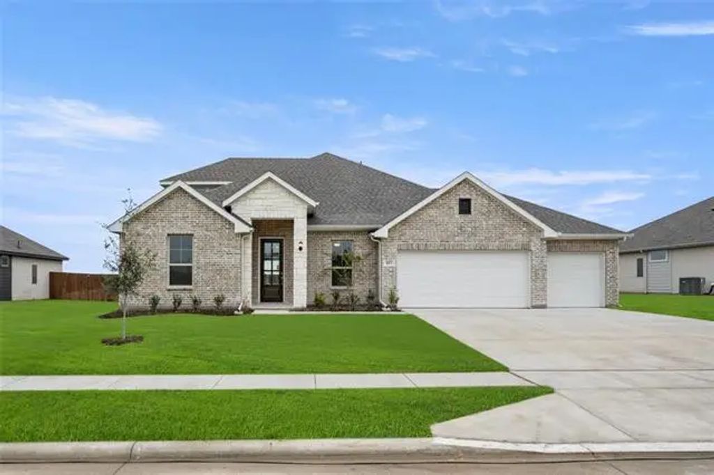412 Basalt Drive, Azle