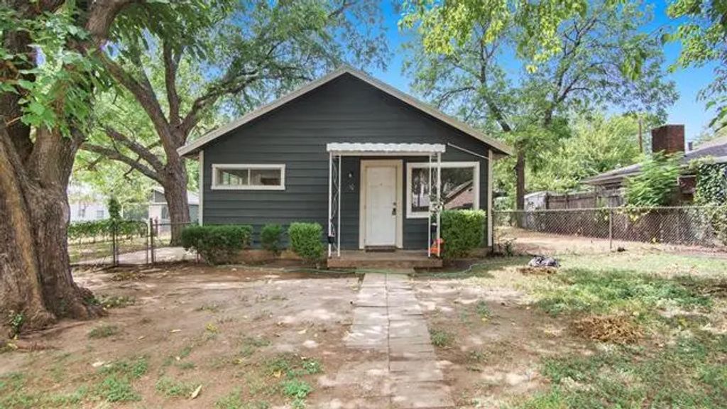 1111 Saint Edwards Street, River Oaks