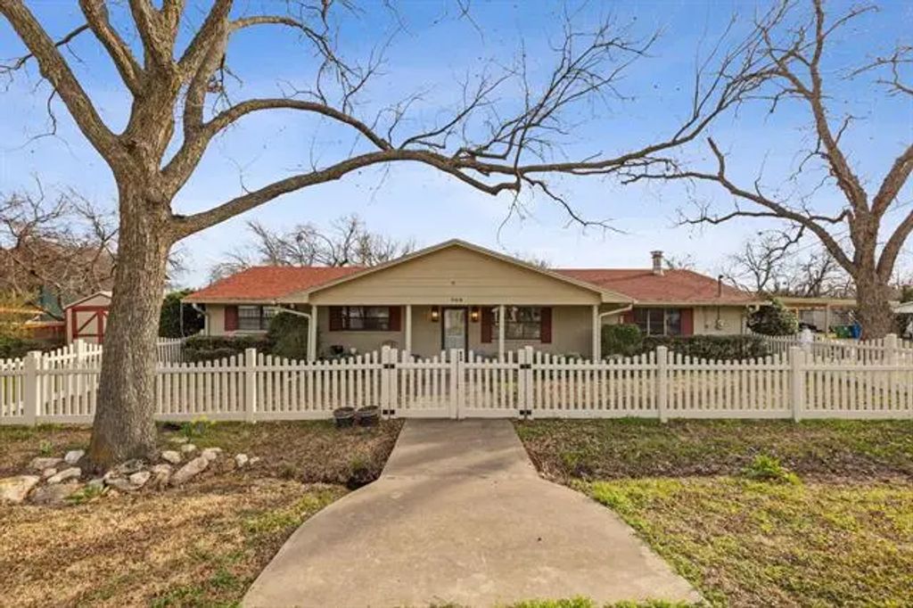 702 Peach Street 2, Sanger