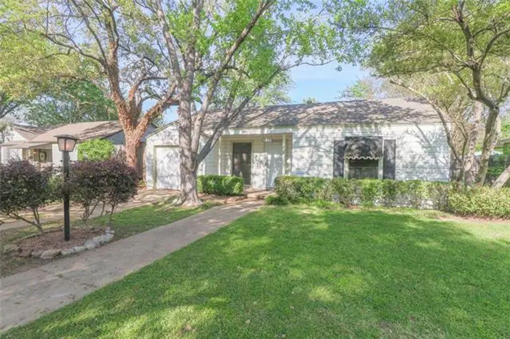704 N Bailey Avenue, Fort Worth