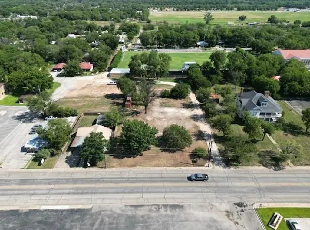 402 W Wallace Street, San Saba