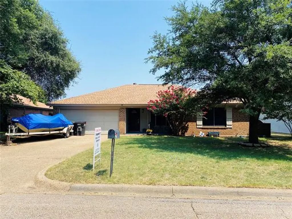 2204 Towne North Drive, Cleburne