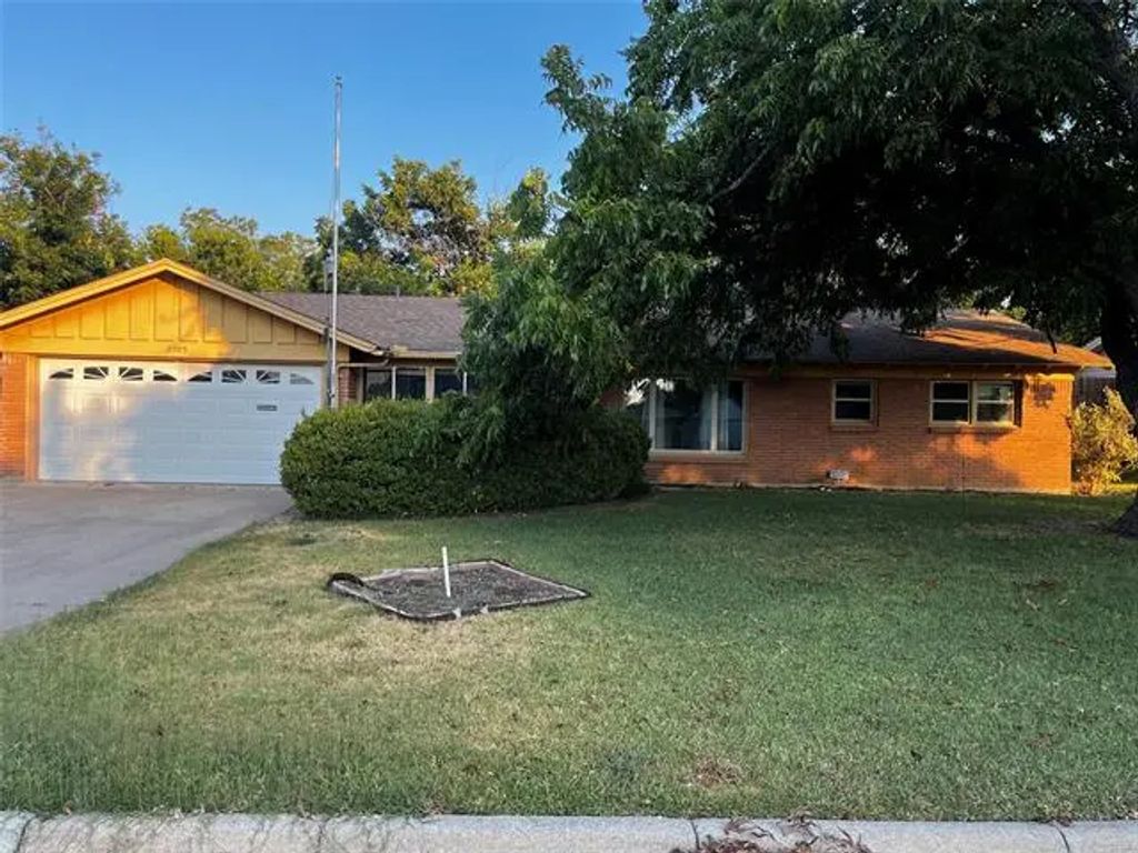 5905 Walraven Circle, Fort Worth