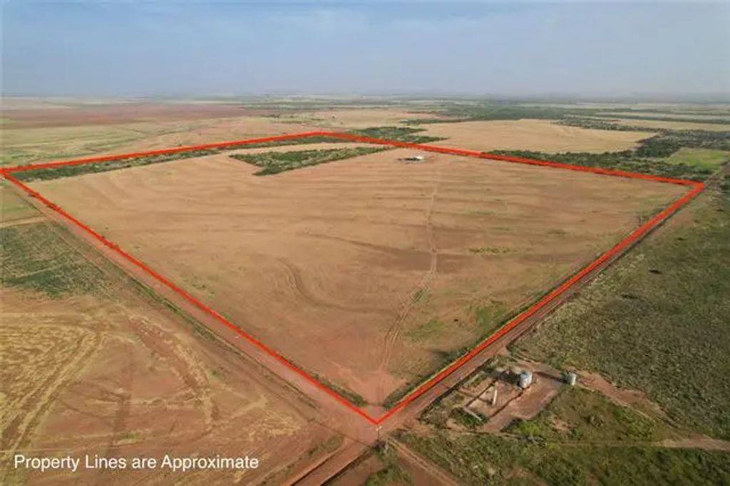 415 County Road 25, Childress