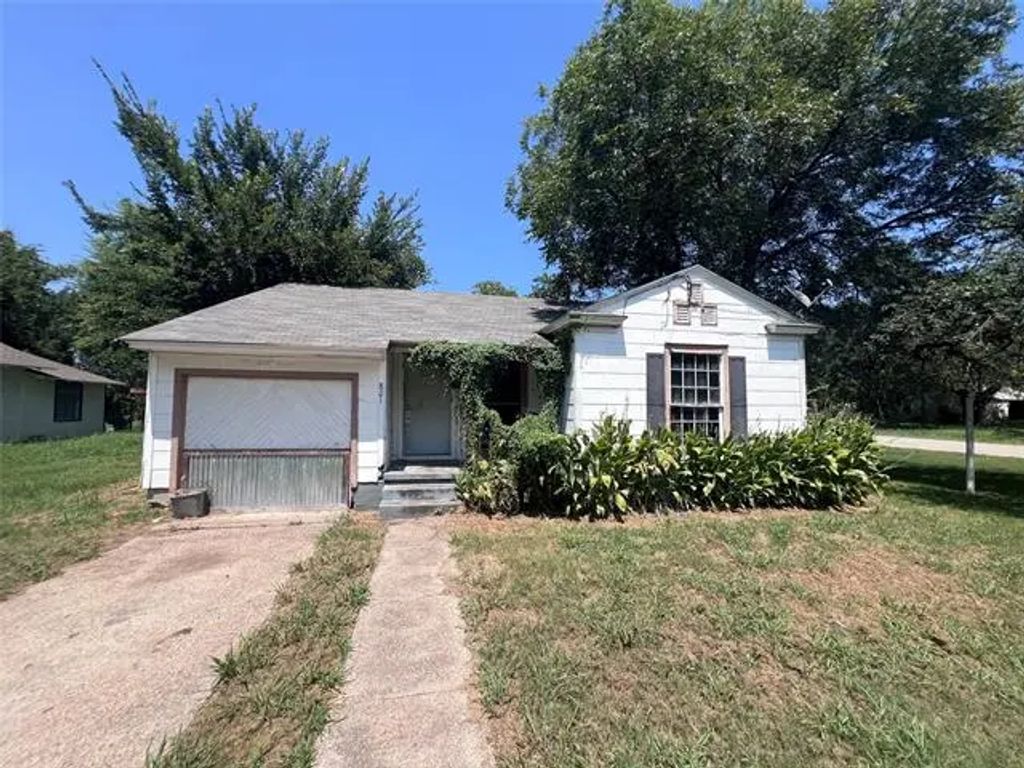 801 W Navasota, Groesbeck