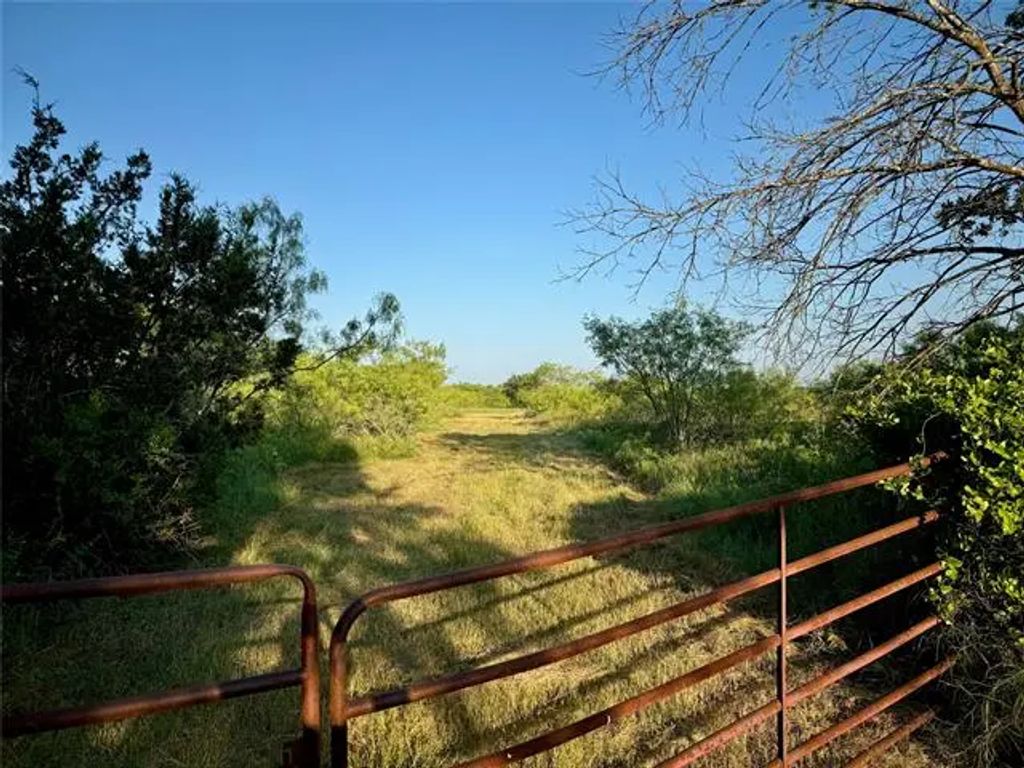 10940 County Road 1117, Cleburne