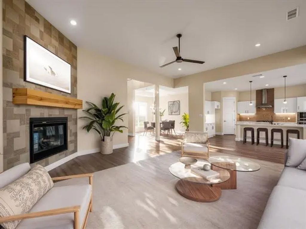 551 N Armstrong Road, Venus