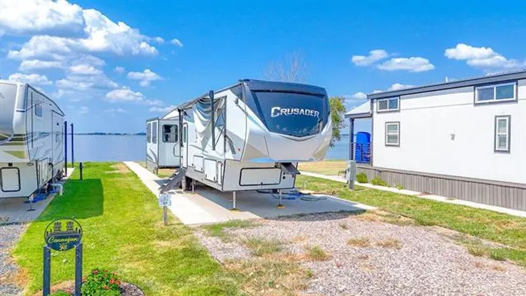 6452 Peninsula Road, Kerens