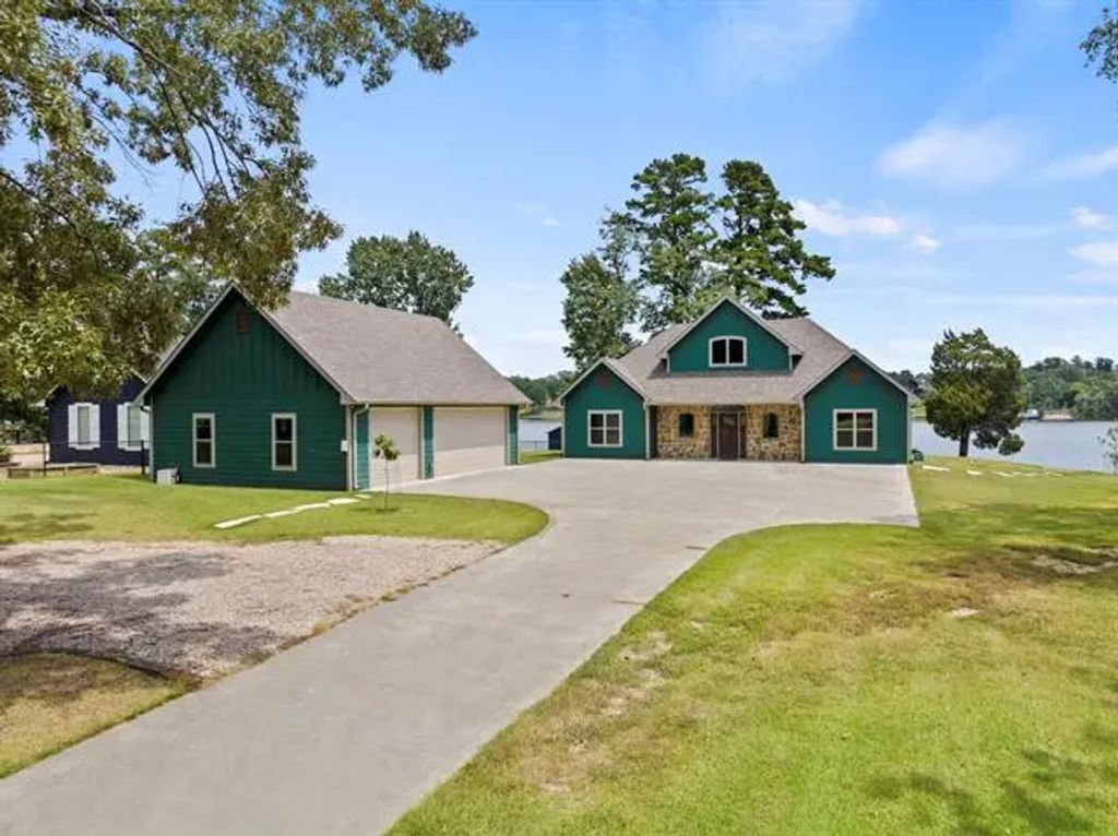 121 County Road 2317, Pittsburg