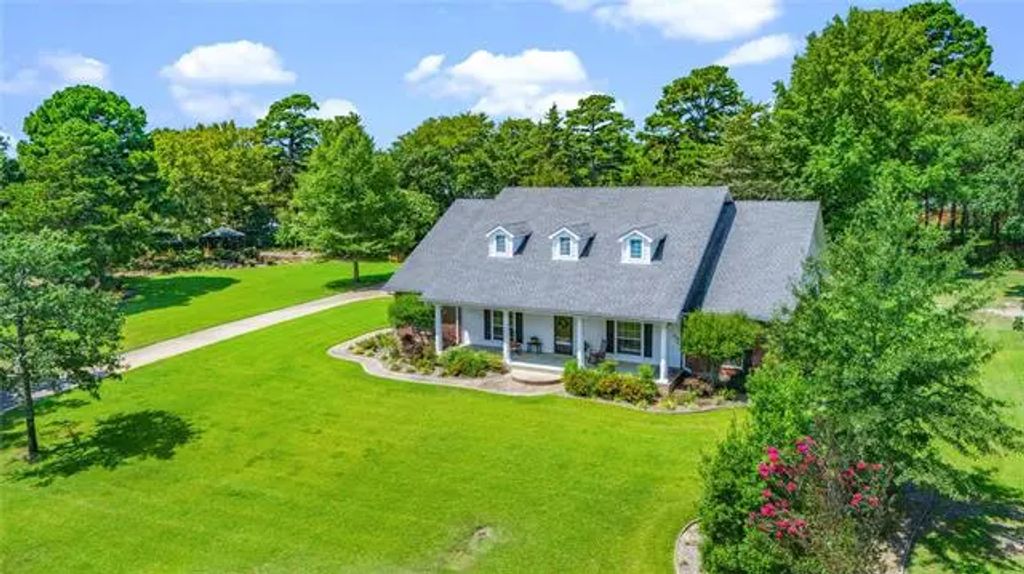320 County Road 2317, Mineola