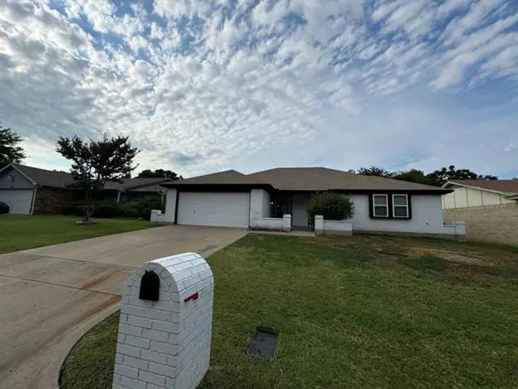 933 Freestone Drive, Arlington