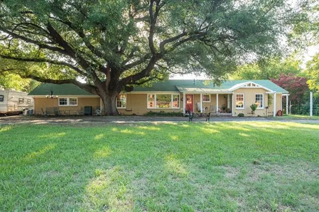 5903 Crowley Road, Edgecliff Village