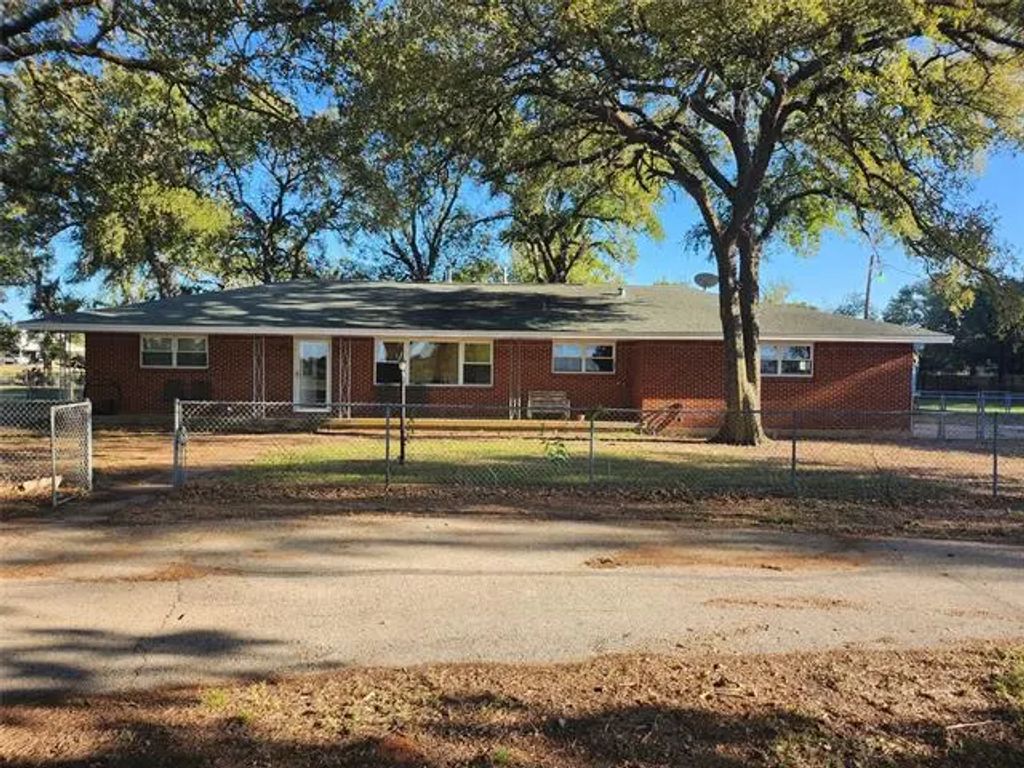 161 Tomlinson Road, Granbury
