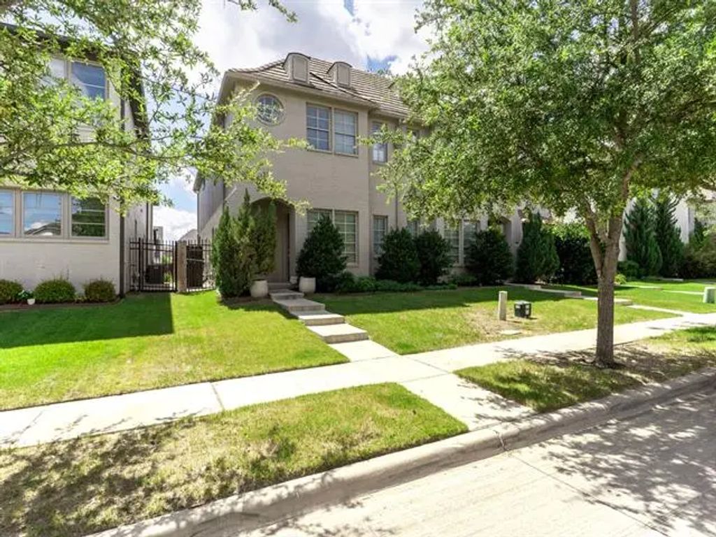 514 Sheer Bliss Lane, Fort Worth