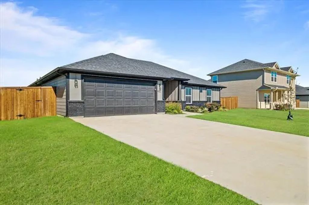 432 Cirrus Circle, Muenster