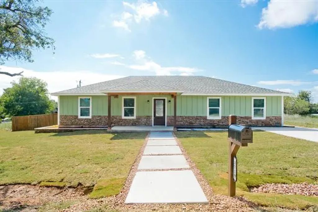 3719 Washington Trail, Granbury