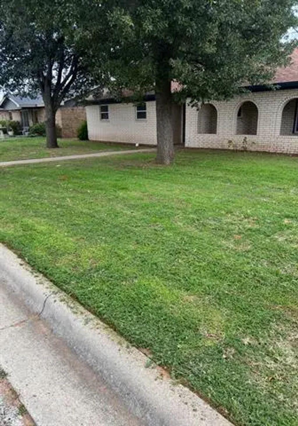 910 Brookside Street, Sweetwater