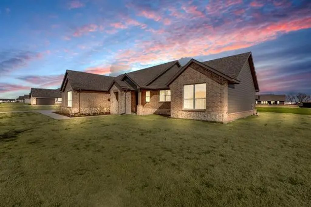 2615 Witness Tree Road, Oak Ridge