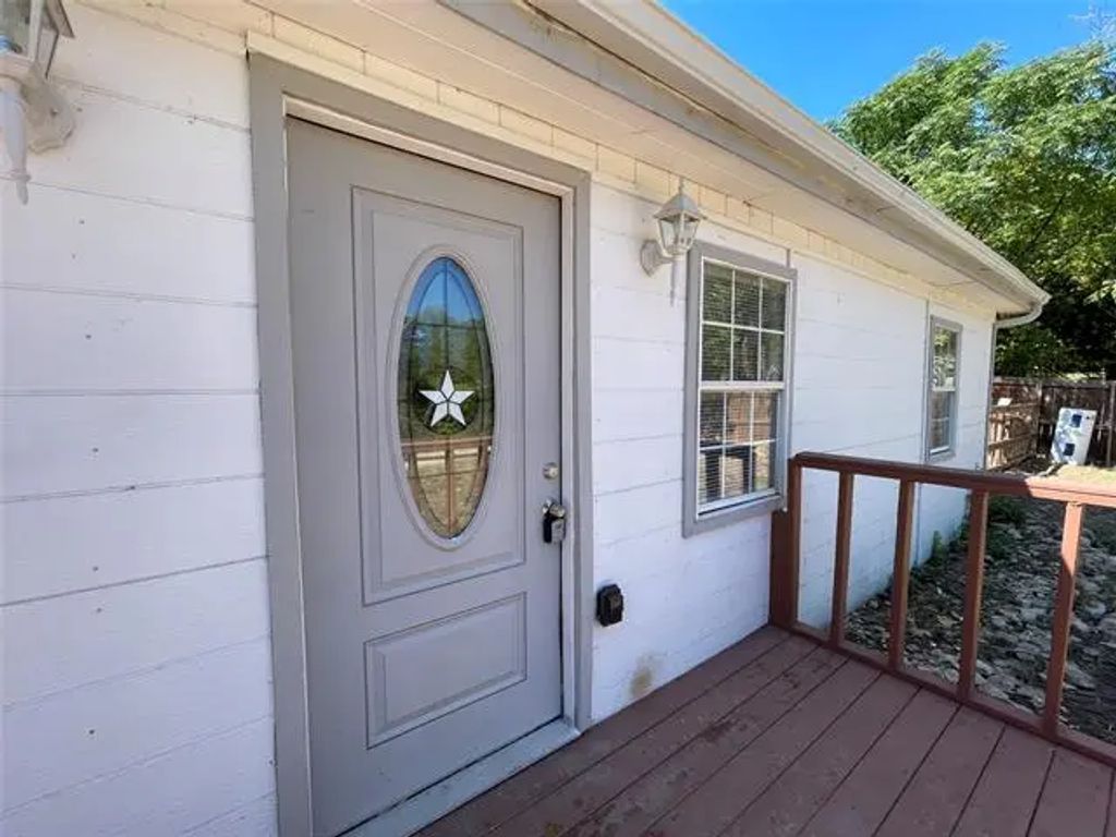 911 Cove Trail, Little Elm