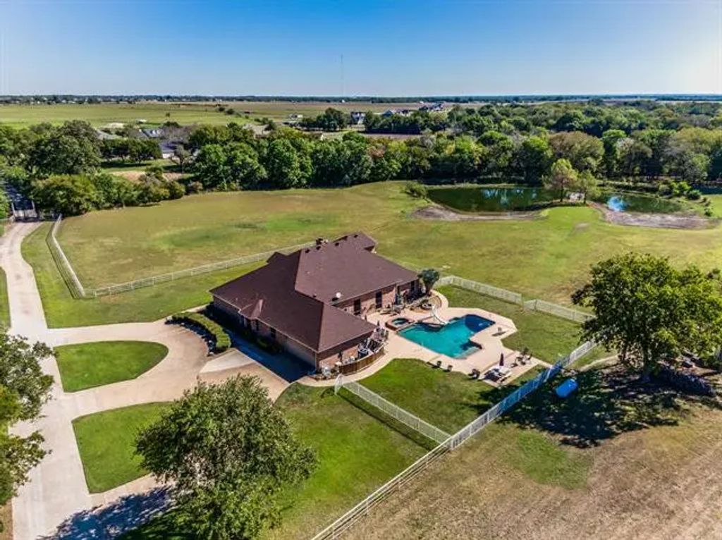 506 Youngblood Road, Waxahachie