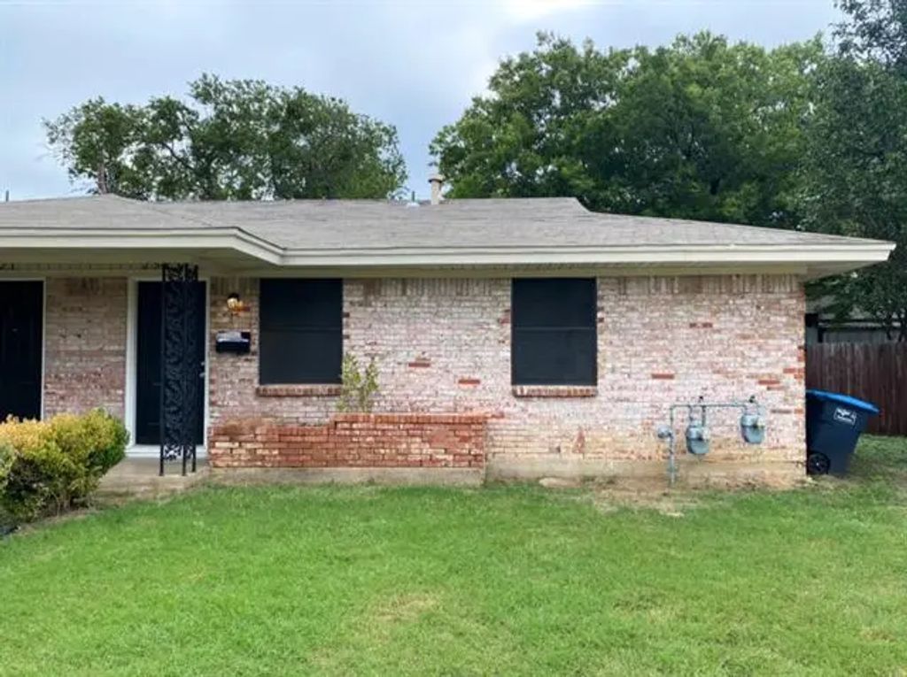 2523 Normont Circle, Fort Worth