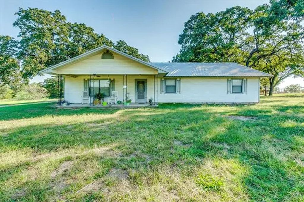 301 County Road 313, Comanche