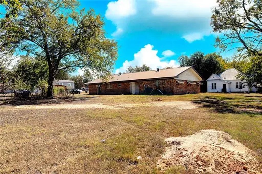 301 Pecan Street, Teague