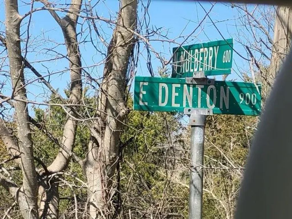 E Denton Street, Ennis