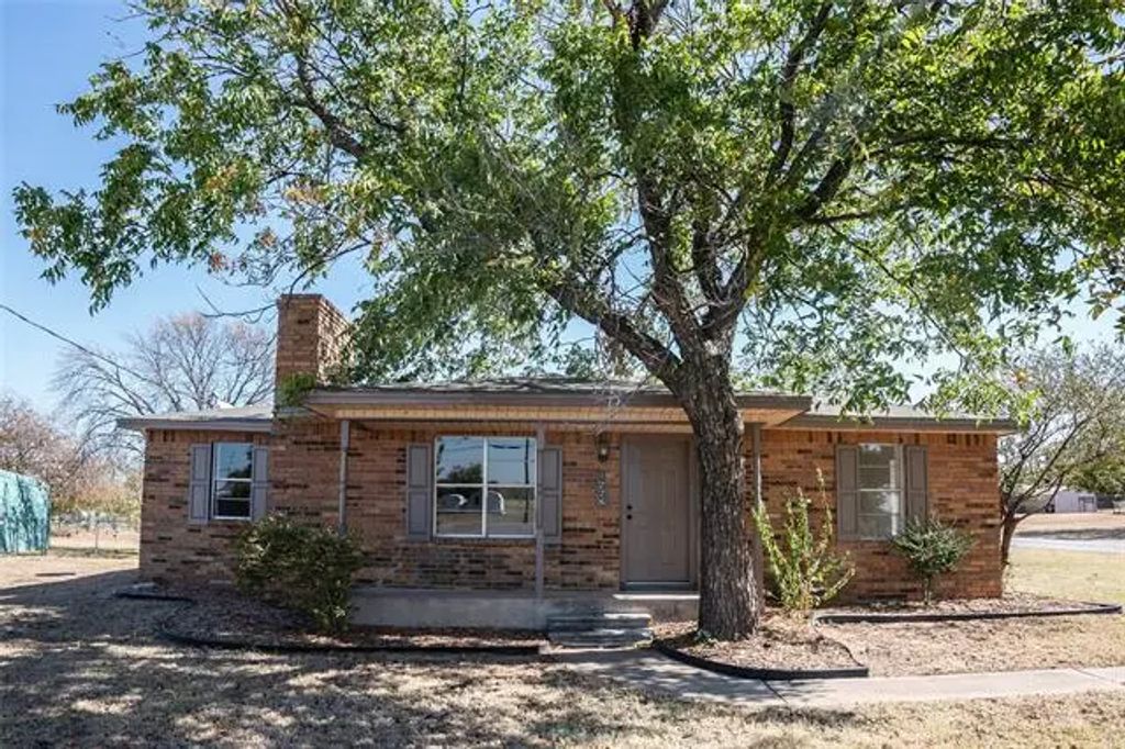 1226 Clay Street, Nocona
