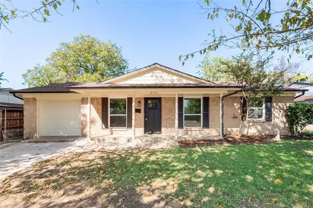 2511 Larchmont Drive, Mesquite