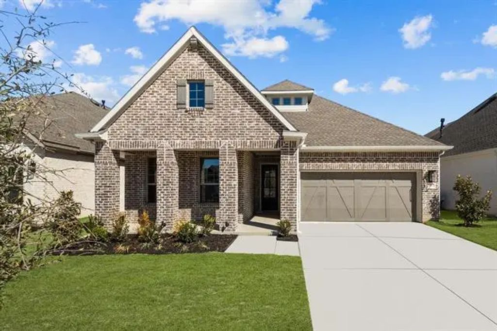 2907 Long Trail, Mansfield