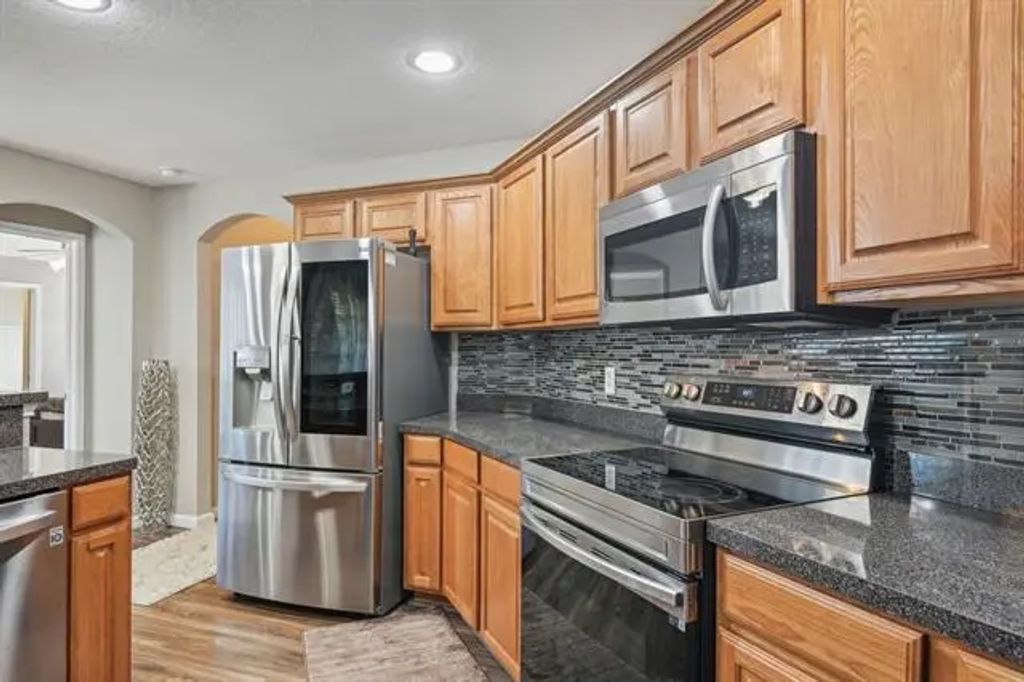 812 Redbud Road, Burleson