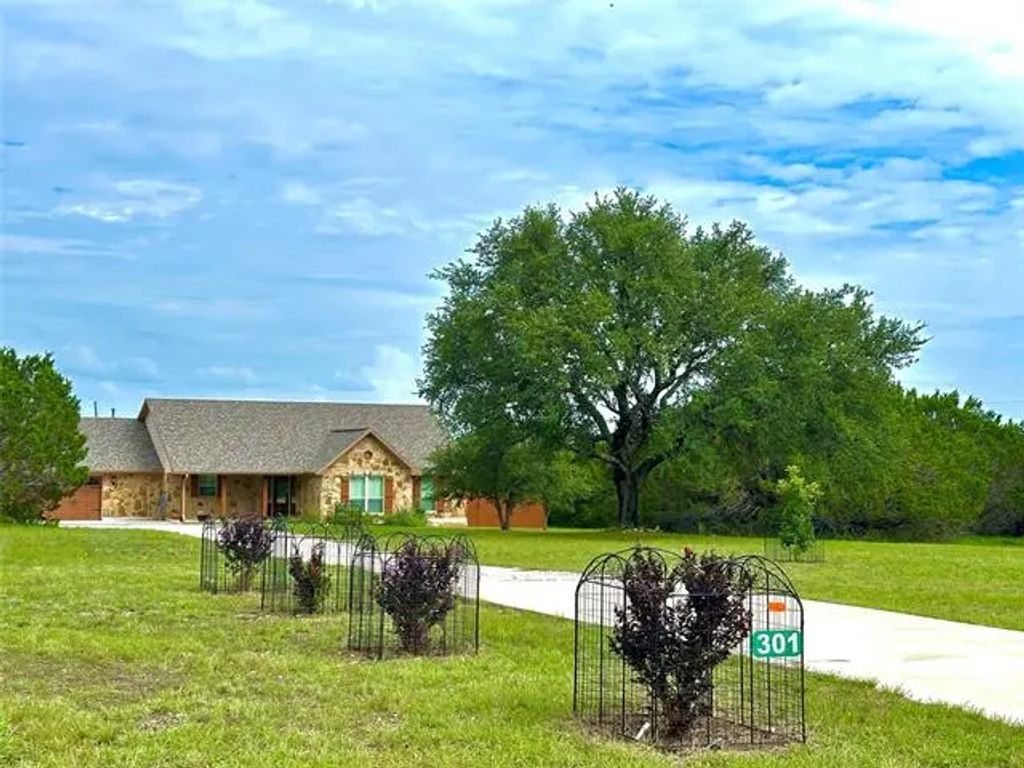 301 Sable Pass, Lampasas