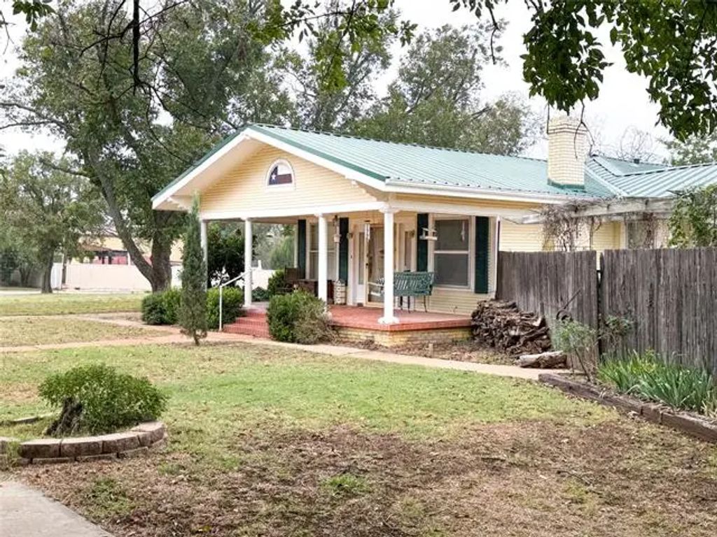 1207 S Mulberry Street, Eastland