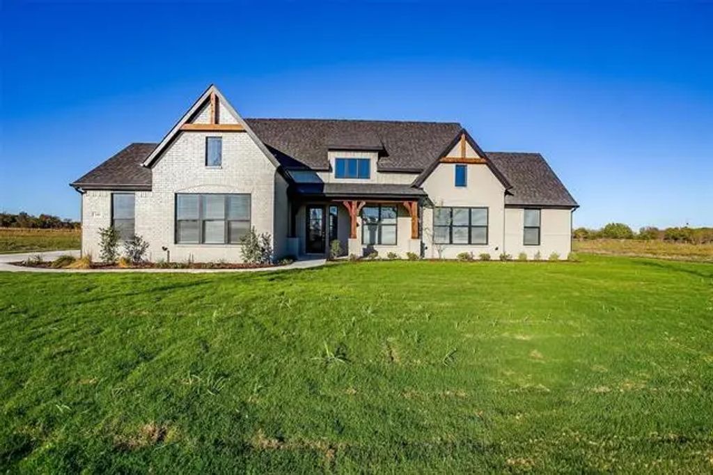 140 Olson Drive, Waxahachie