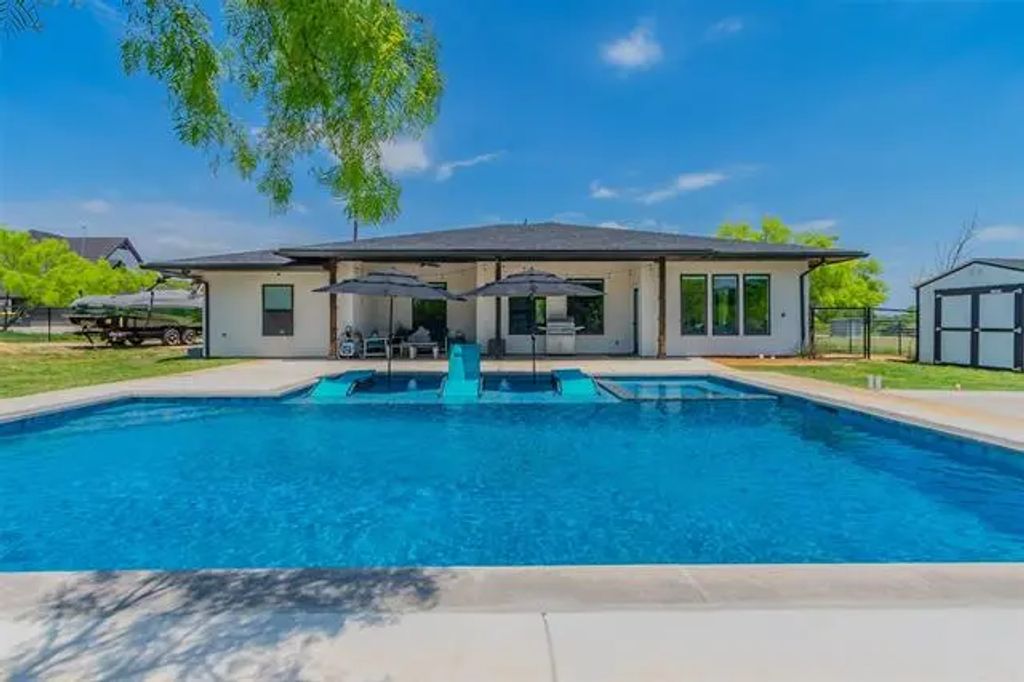 12425 Iris Court, Fort Worth