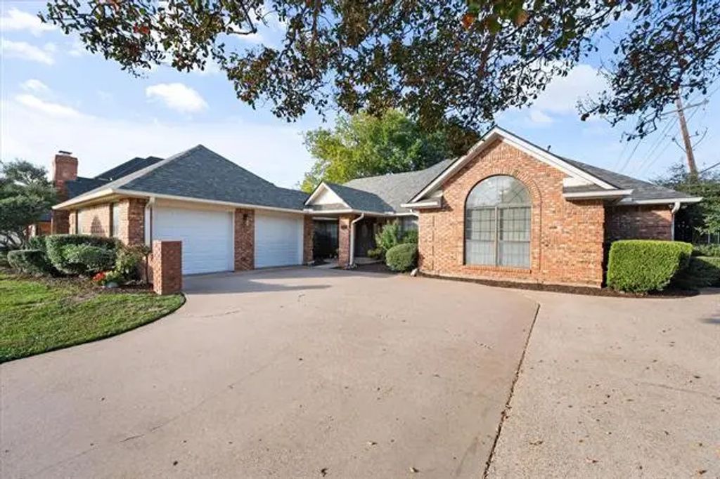 5400 Emerald Park Boulevard, Arlington