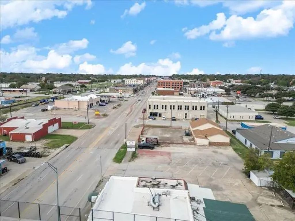 419 E Moore Avenue, Terrell