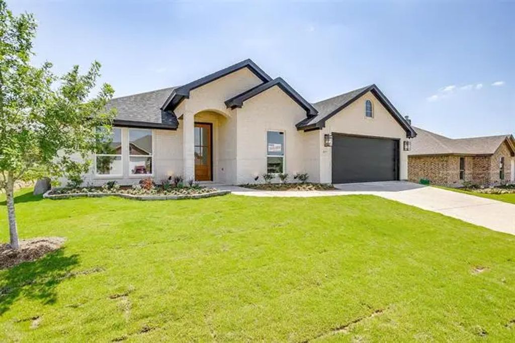 6813 Trail Rock, Benbrook