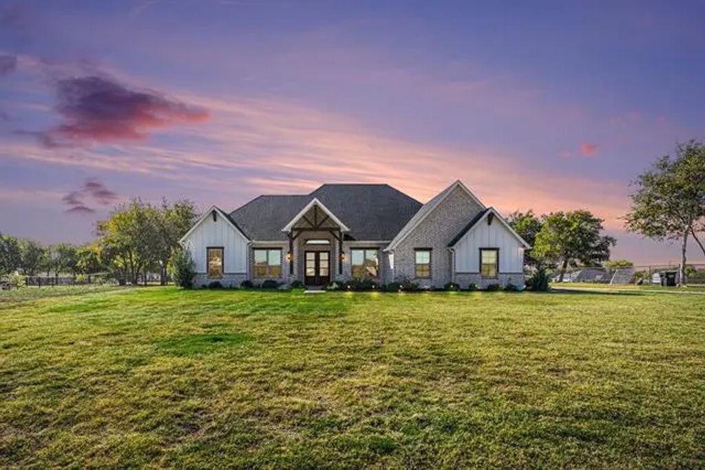 6309 Rustic Edge, Godley