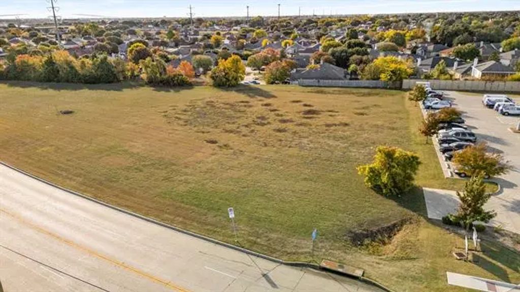 2315 W Warrior Trail, Grand Prairie