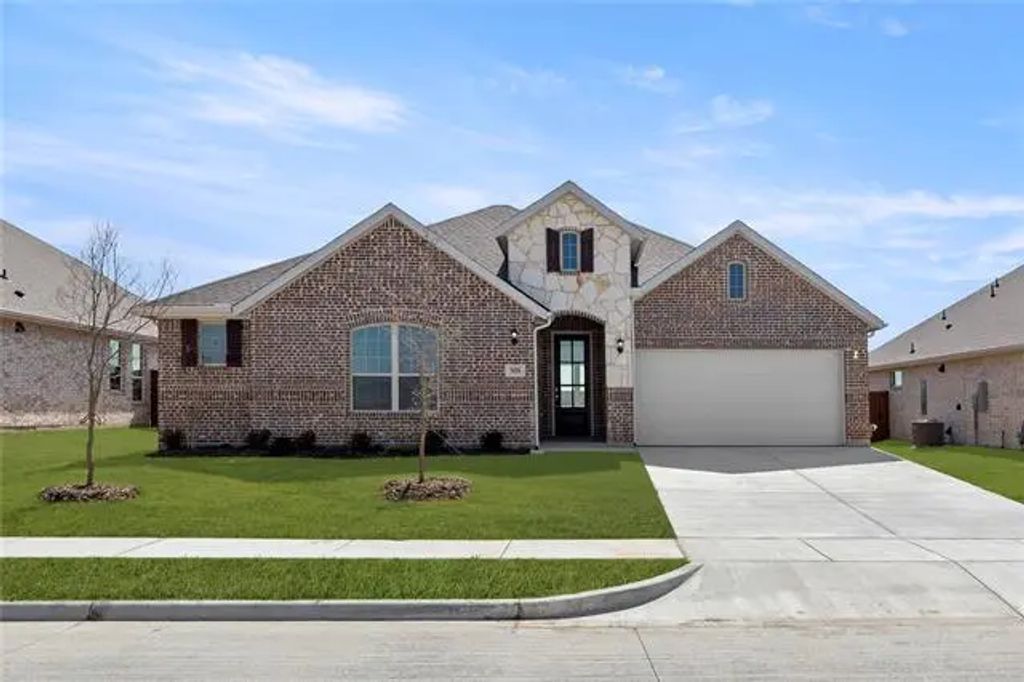 508 Fort Davis, Forney
